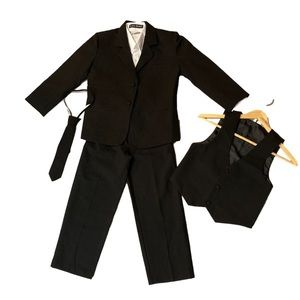 Boys 5 Piece Suit with easy Zipper Tie